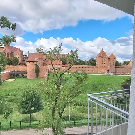 Apartament Okno Na Zamek Мальборк Екстер'єр фото