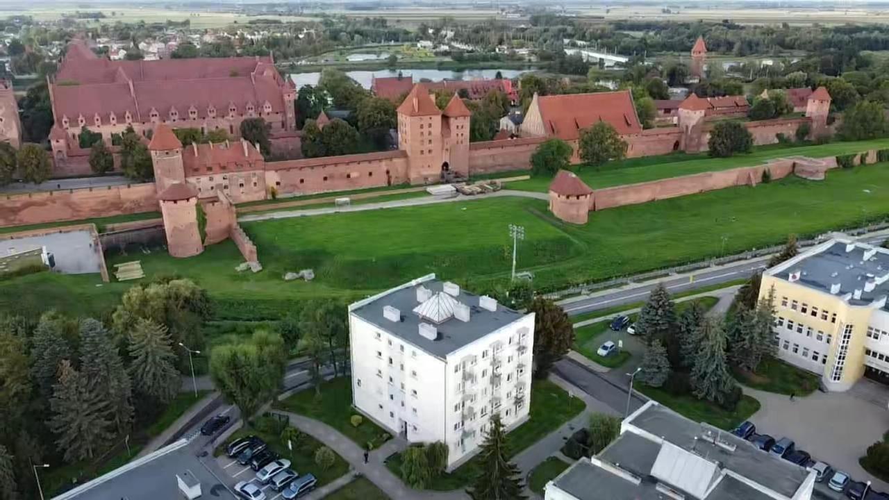 Apartament Okno Na Zamek Мальборк Екстер'єр фото